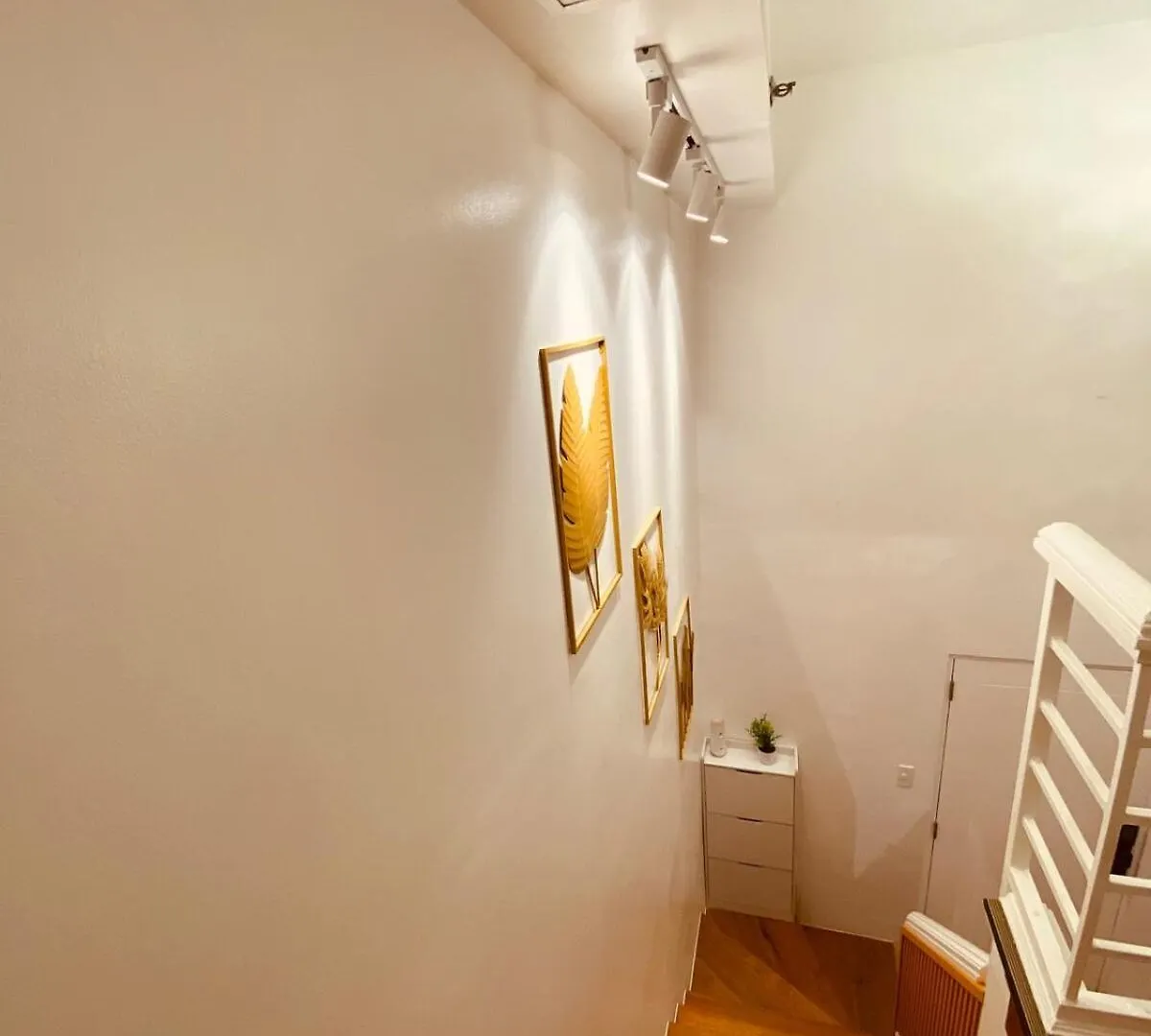 Cozyspaciousloft Near Mrt Manila