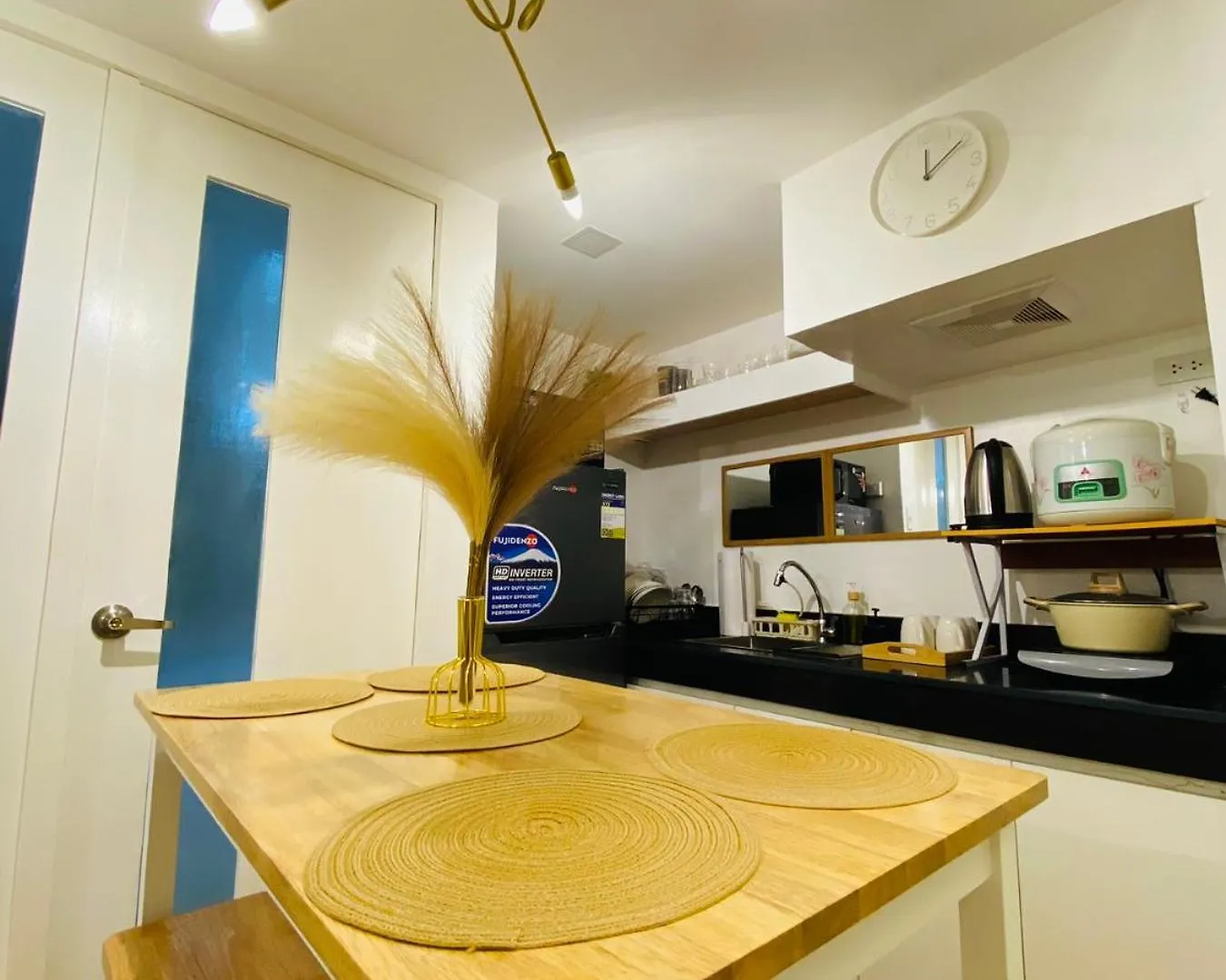 Cozyspaciousloft Near Mrt Manila 0*,
