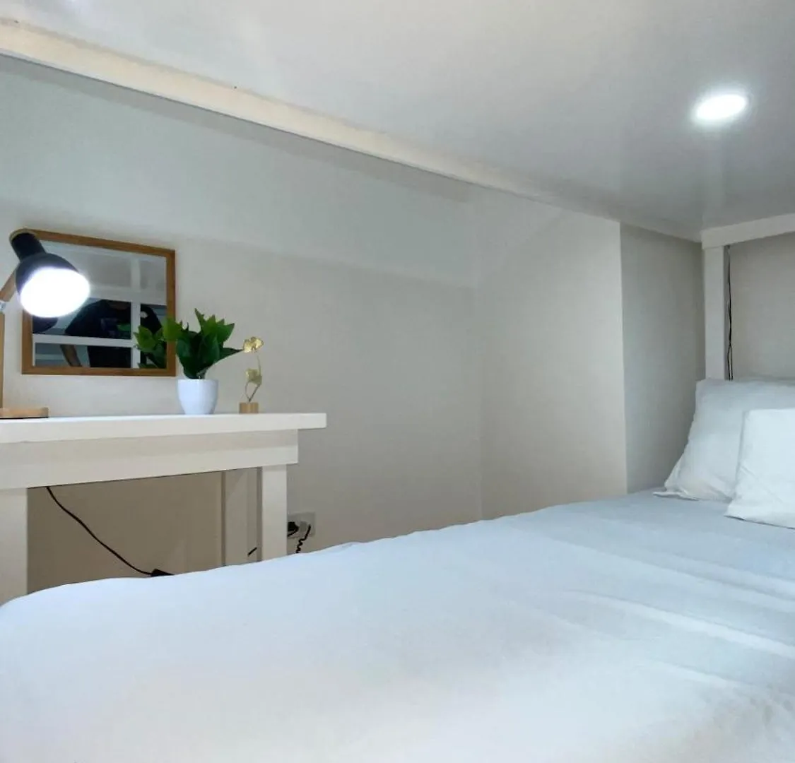 Cozyspaciousloft Near Mrt Manila 0*,  Filipíny