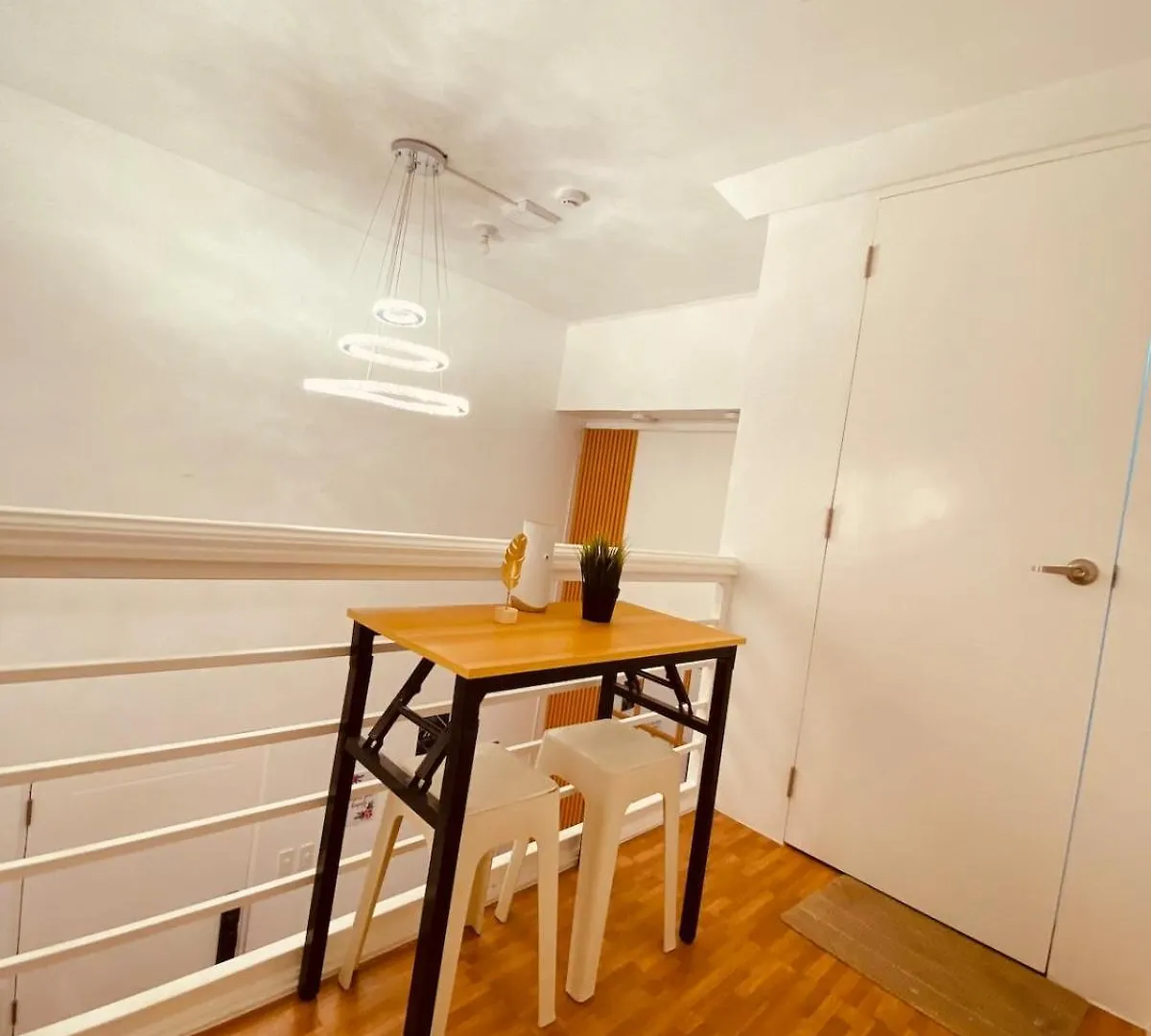 Cozyspaciousloft Near Mrt Manila