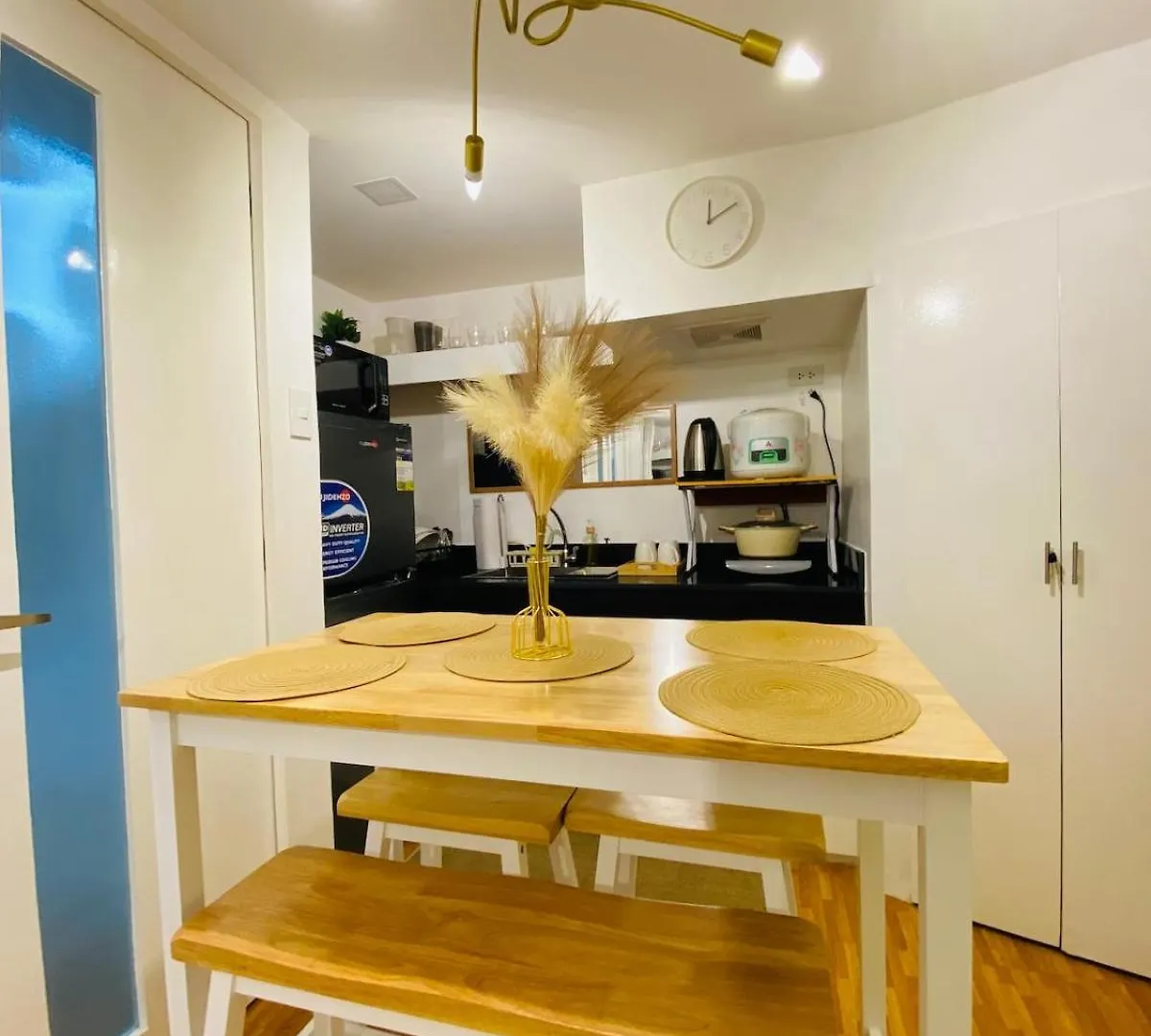 Cozyspaciousloft Near Mrt Manila Philippines