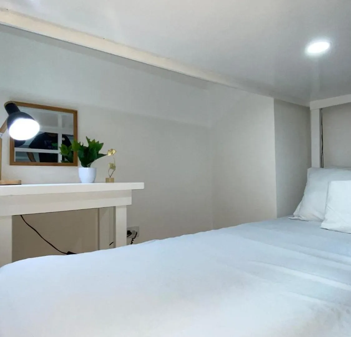 Cozyspaciousloft Near Mrt Manila Philippines